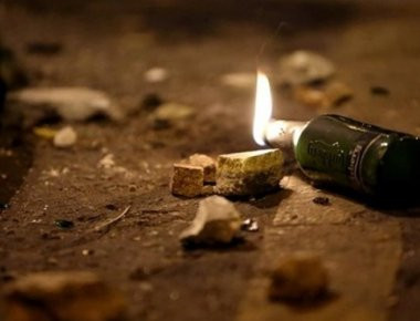 Ανομίας συνέχεια: Κουκουλοφόροι έριξαν μολότοφ στο Υπουργείο Πολιτισμού